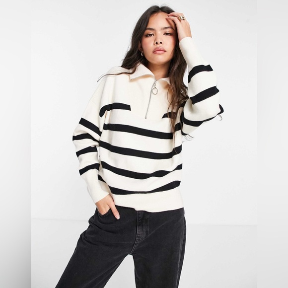 ⭐️Beautiful striped black and white knit sweater women’s large - Picture 4 of 8